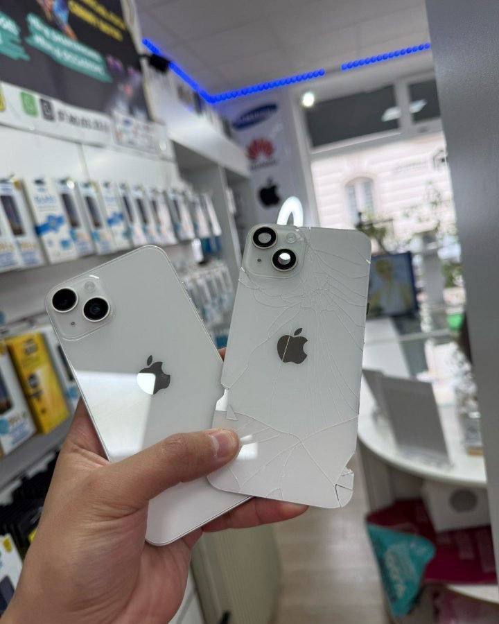 iPhone 14 : vitre arrière remplacée, ancienne vitre brisée à côté